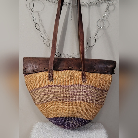 Rare Sisal Woven Striped Tote Bag with Leather Flap and Leather Double Handles - Picture 2 of 2